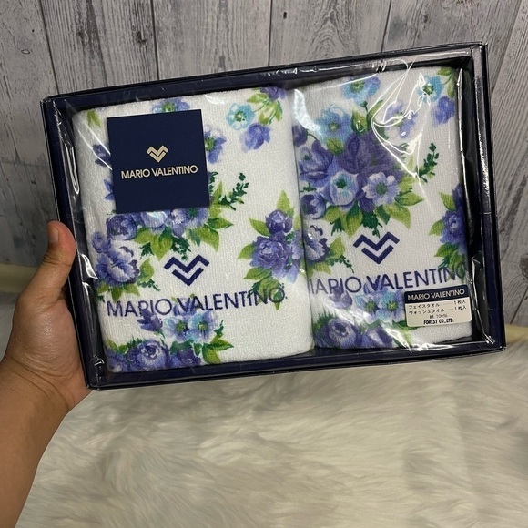 VALENTINO mario towel gift set - Picture 7 of 7